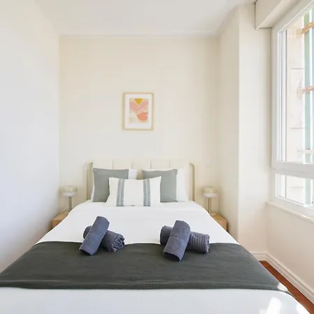 Bright In Saldanha * Лиссабон